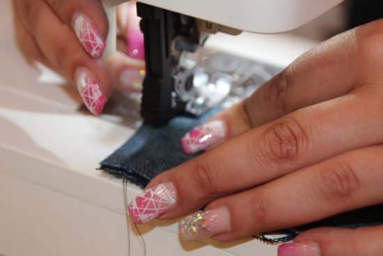 Upcycling – mit der Nähmaschine eine Jeanstasche nähen